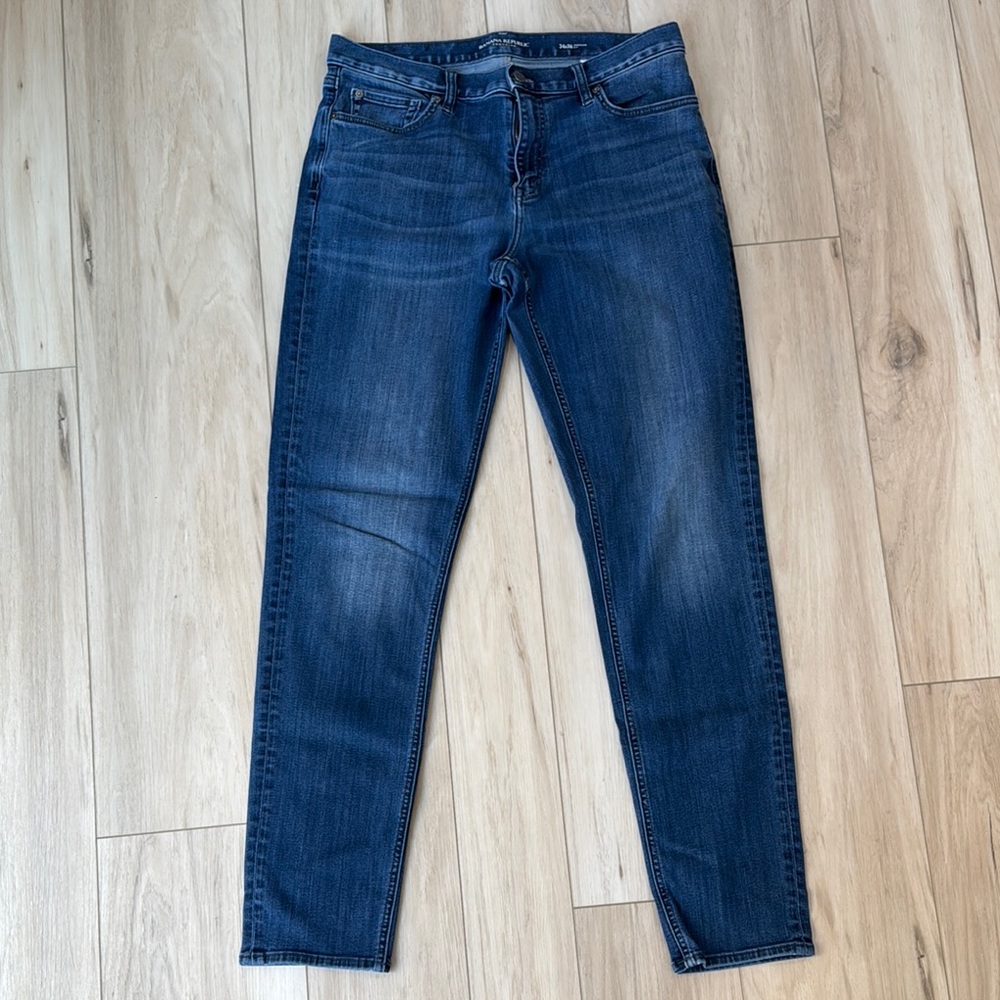 Banana Republic Blue Jeans Classic Denim athletic cut